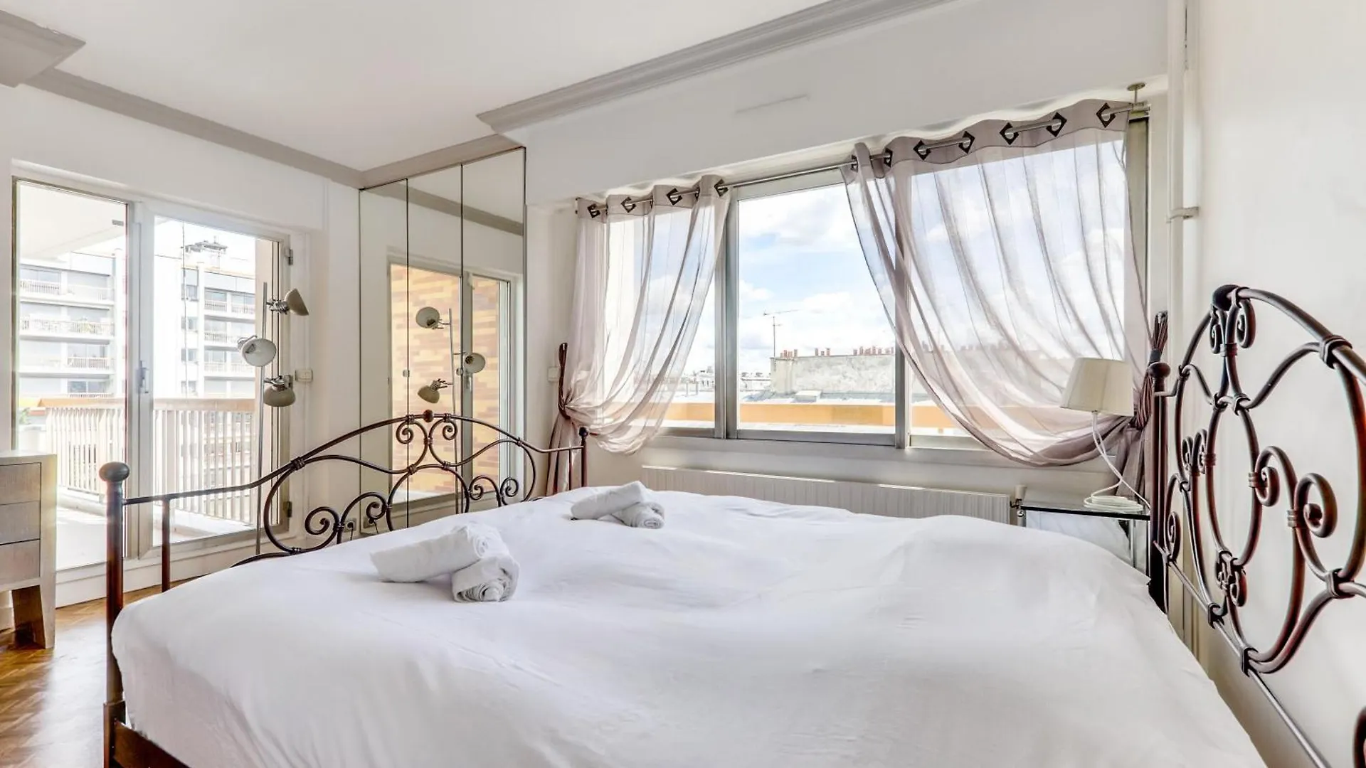 Appartement Avec Balcon Quartier Branche Paris Apartment